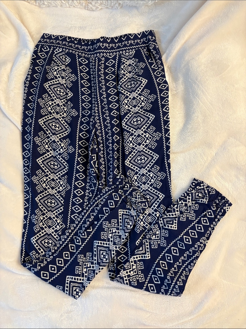Forever 21 Navy and White Geometric Print Leggings